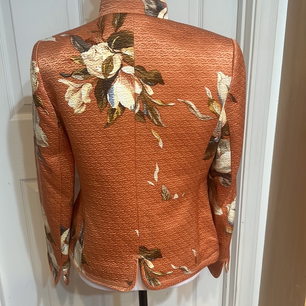 Absolutely Beautiful Open Jacket. - image 4